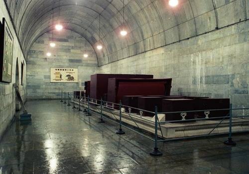 明定陵是明朝第十三代皇帝朱翊钧,也就是历史上著名的万历皇帝的陵寝.