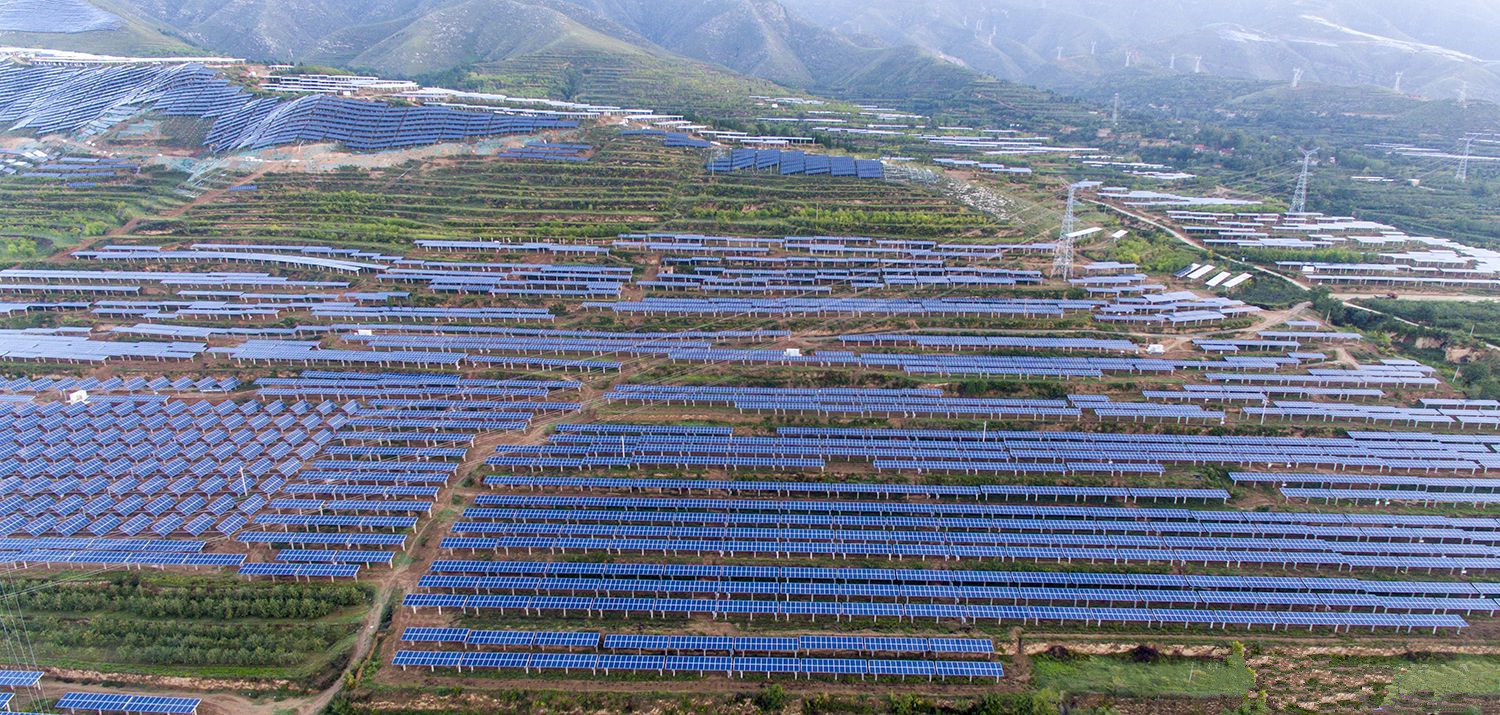 全球第一大的光伏电站投资八十八亿延绵四十公里全都是光伏板