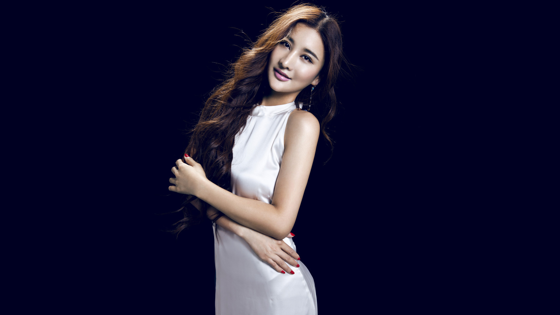 妩媚动人的"晶女郎"——张虹一