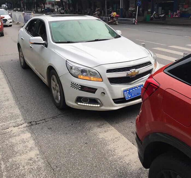 奥迪q2l遭雪佛兰迈锐宝追尾网友日系车真该学学了