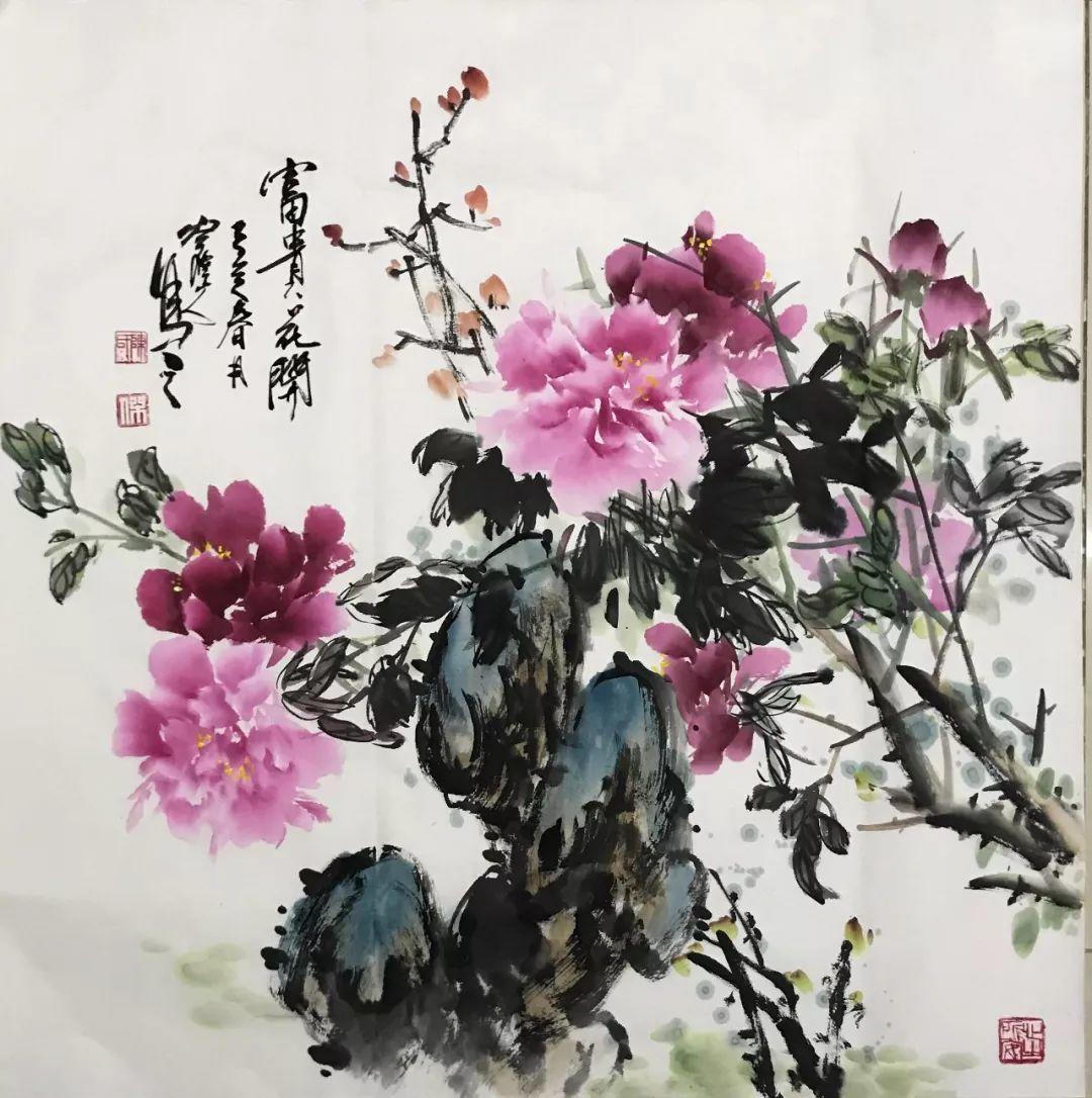 从小爱好画画,启蒙老师是吴门画院副院长宫音宫牡丹,后拜师著名画家