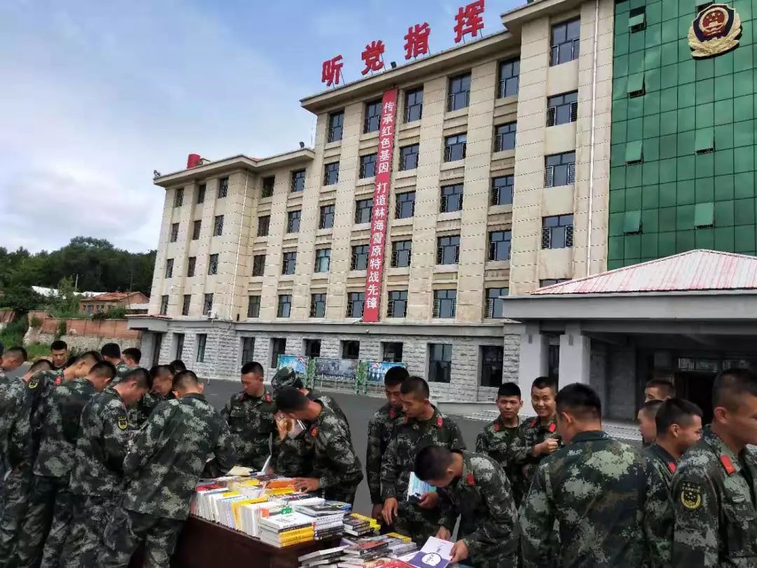 流动售书牡丹江市新华书店图书进军营