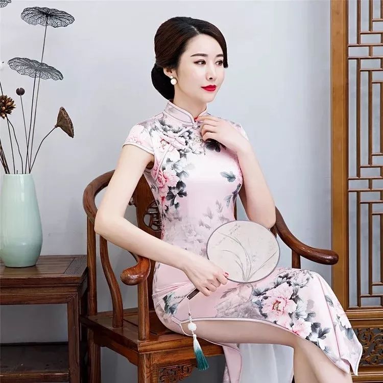 下面这些旗袍坐姿哪个最丑快把她揪出来