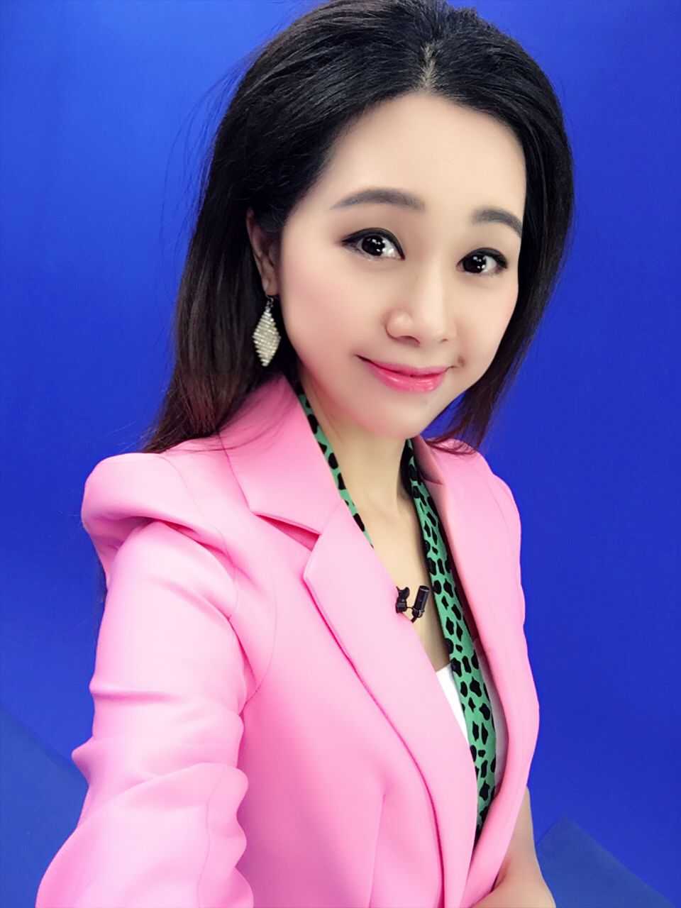 梁容榕,毕业于中国传媒大学,现为阳江广播电视台主持人,电视编导.