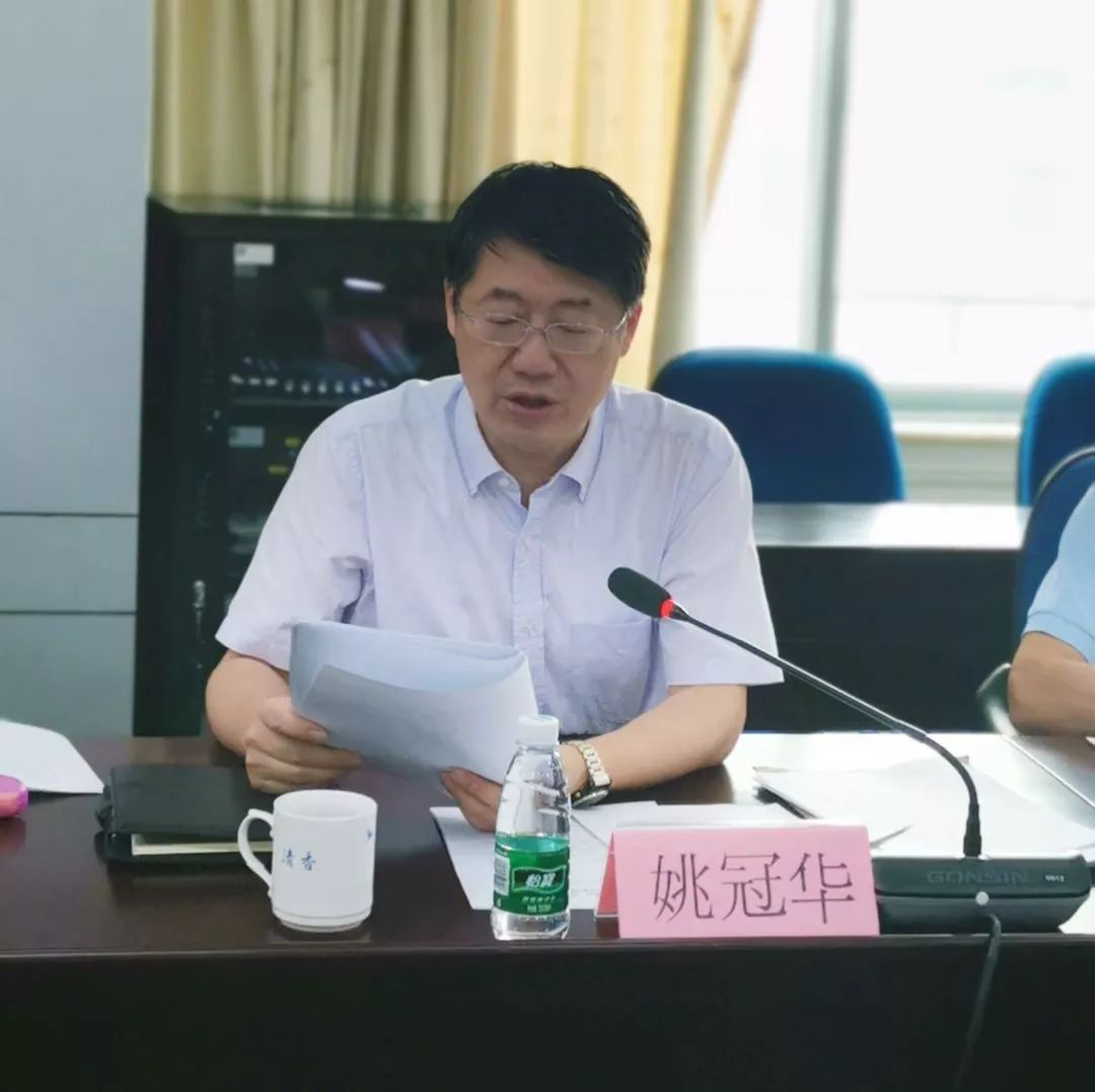 围绕三个服务厦门市卫健委党组开展专题学习研讨会