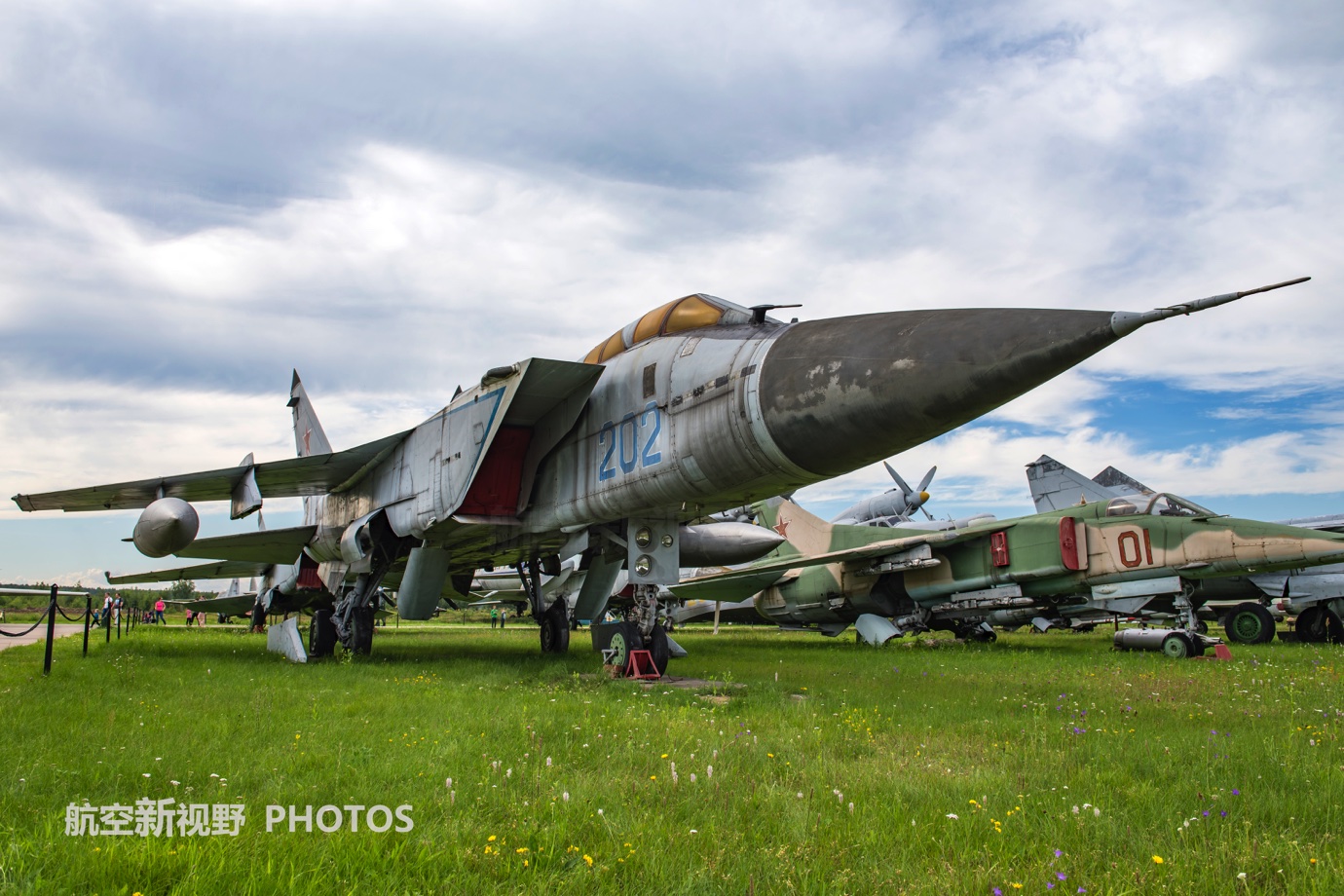 俄罗斯战机暴力美学的经典米格31重型截击机高大威猛做工粗糙