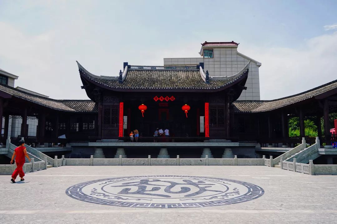 名俗风情馆;探究八卦台门(早期女子越剧博物馆)品尝嵊州特色小吃;探寻