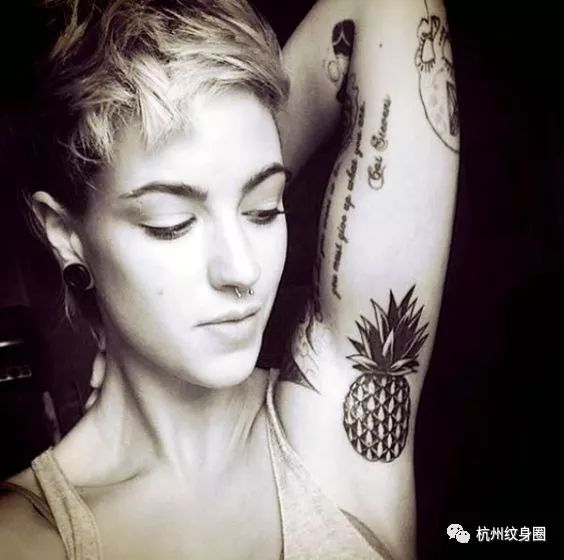 敢在胳肢窝纹身的人还是少惹的好
