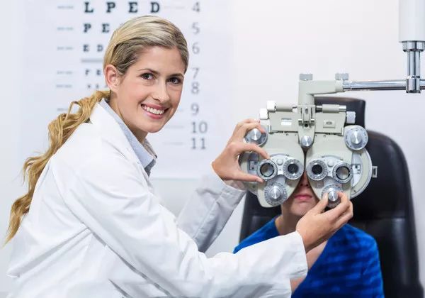 收藏实用的验光技巧之裂隙片与云雾法的应用