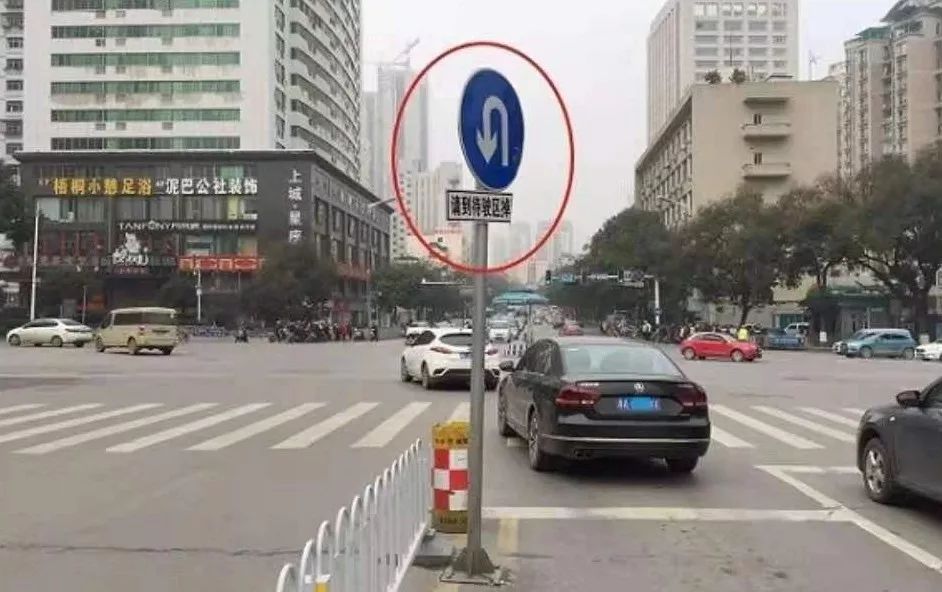 71 2,"允许掉头"指示标志如果这个路口有掉头专用指示灯,那绿灯亮起