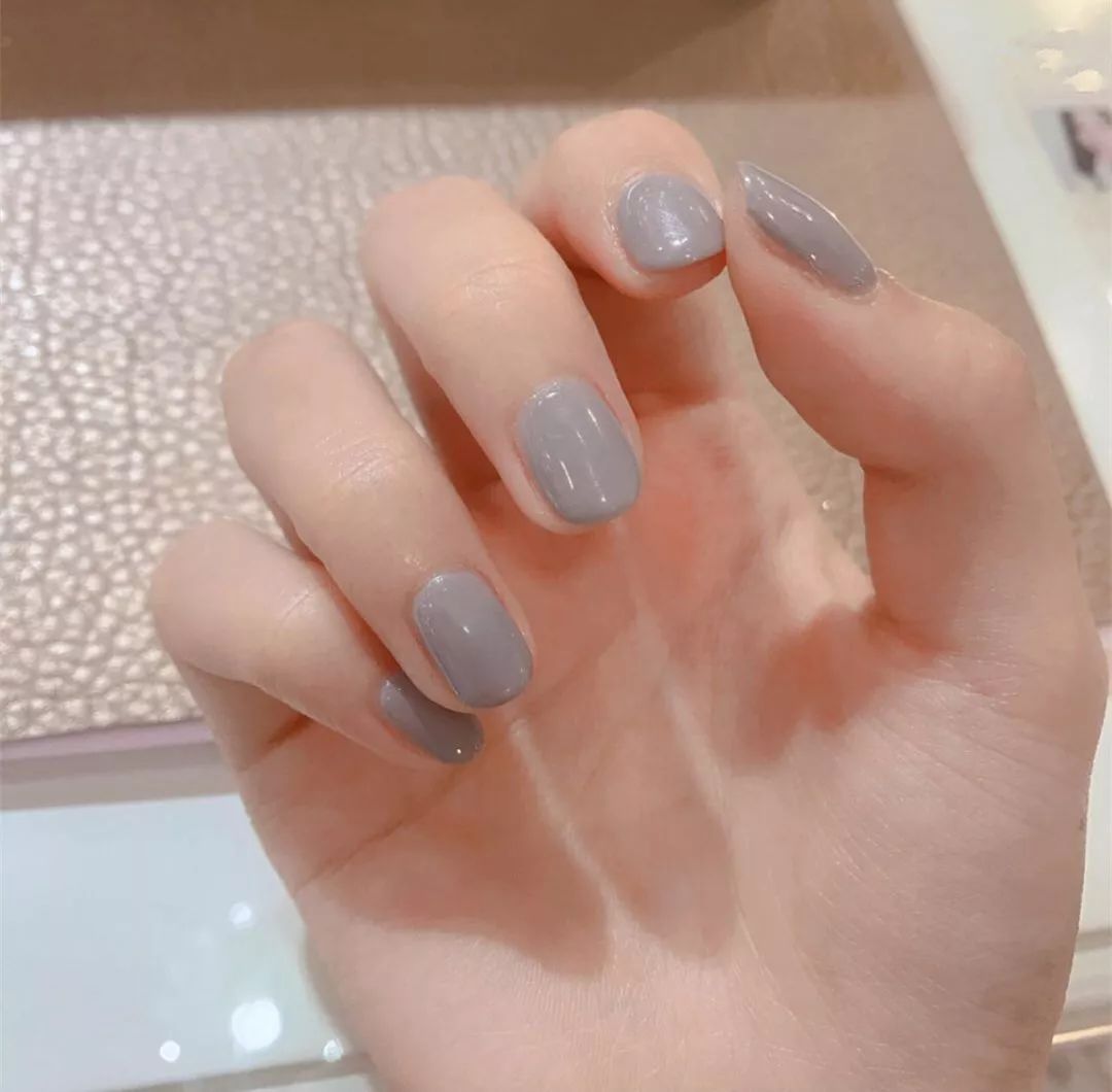 夏季适合做什么样的纯色美甲