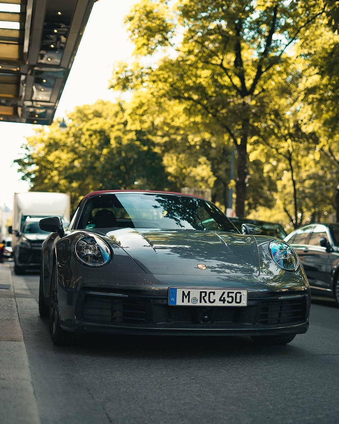 优雅又运动全新保时捷911敞篷版海外实车街拍