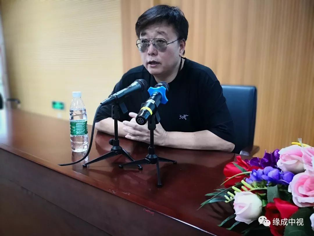 下午,由北京电影学院导演系主任,王瑞教授给大家上了一堂别开生面的