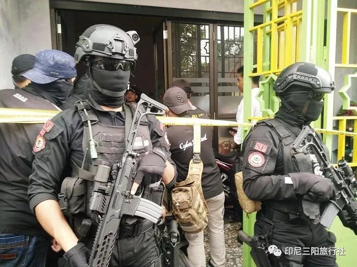 反恐特遣队在巴东搜查恐嫌住宅 搜获笔记本电脑手机