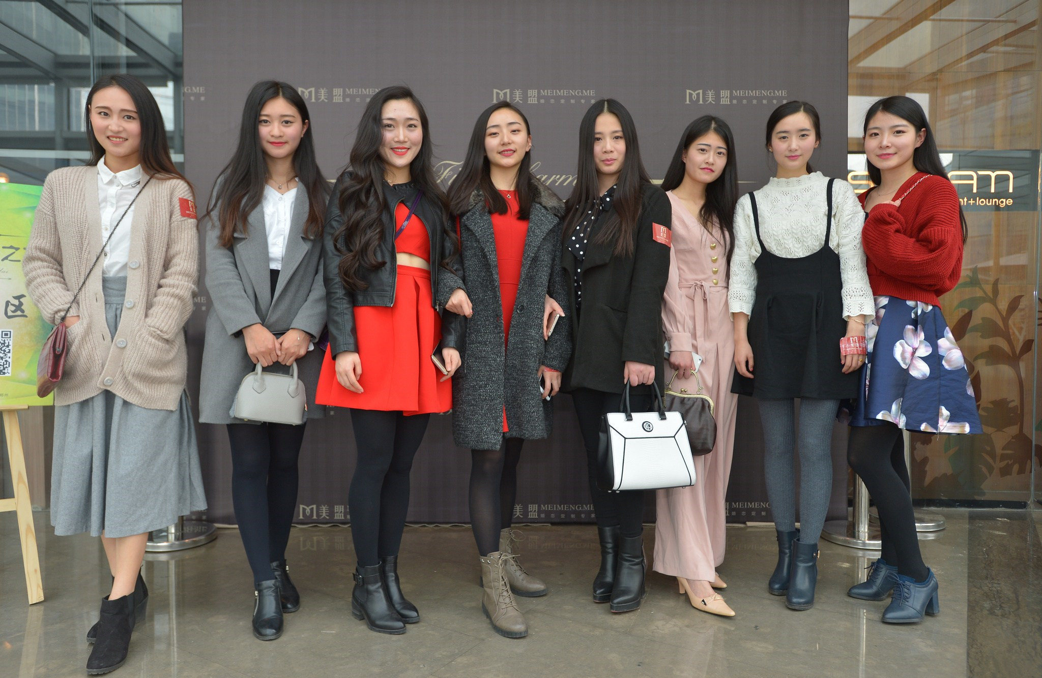 直击亿万富翁的"选妃"过程,要求严格却引来万千女孩