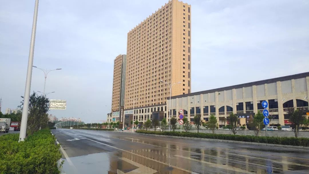 在周口南区偶遇空中别墅1000㎡平层独享万里晴空