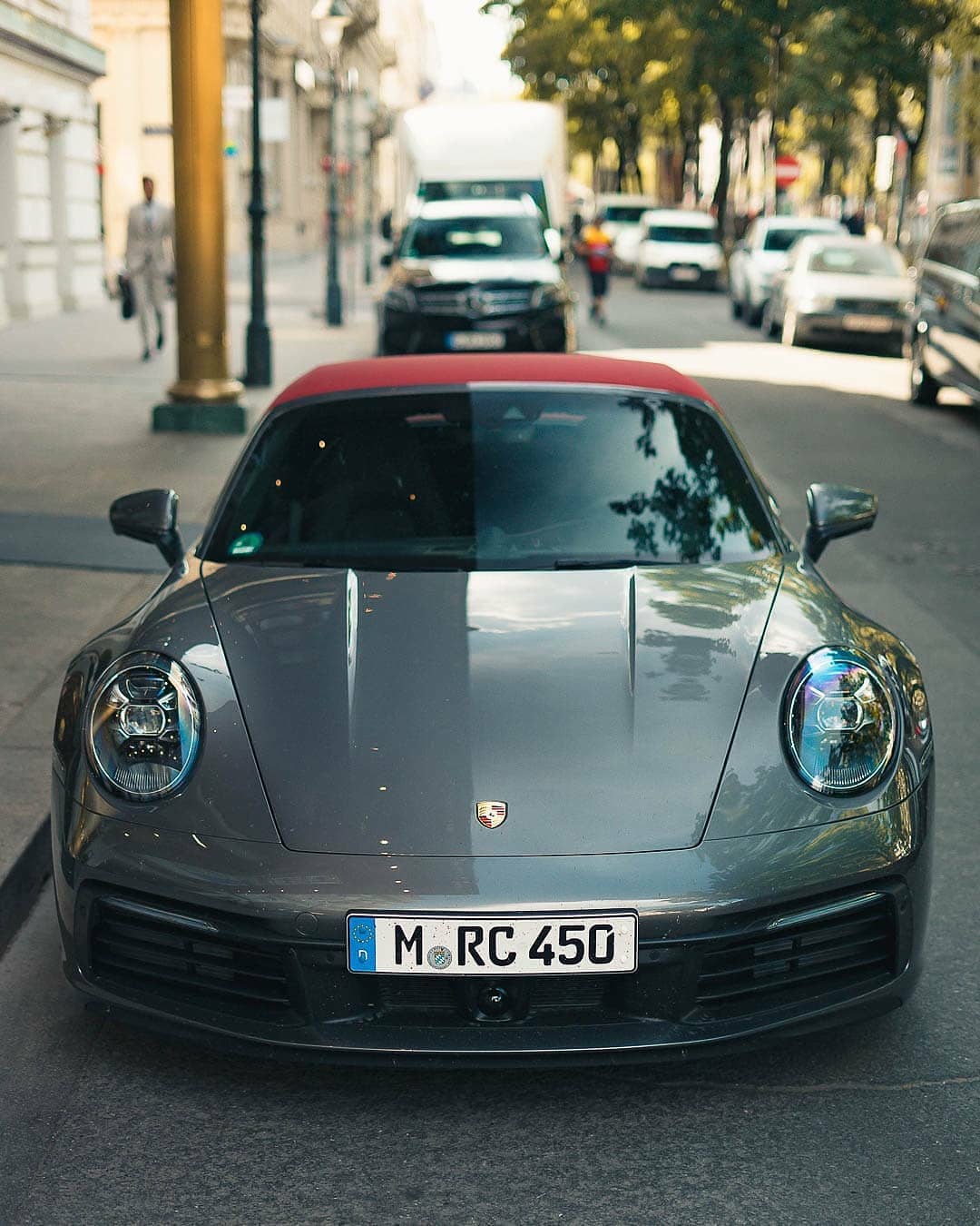 优雅又运动全新保时捷911敞篷版海外实车街拍