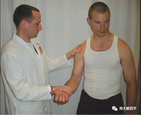 肘关节不能与胸壁贴紧为阳性, 提示肩关节脱位杜加征(dugas)直尺试验