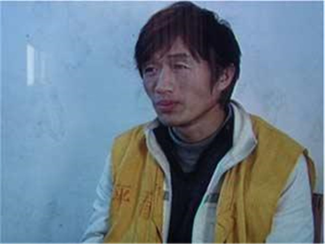 而且还是一个心理变态的悍匪,1974年黄勇出生于河南平舆县,家中比较