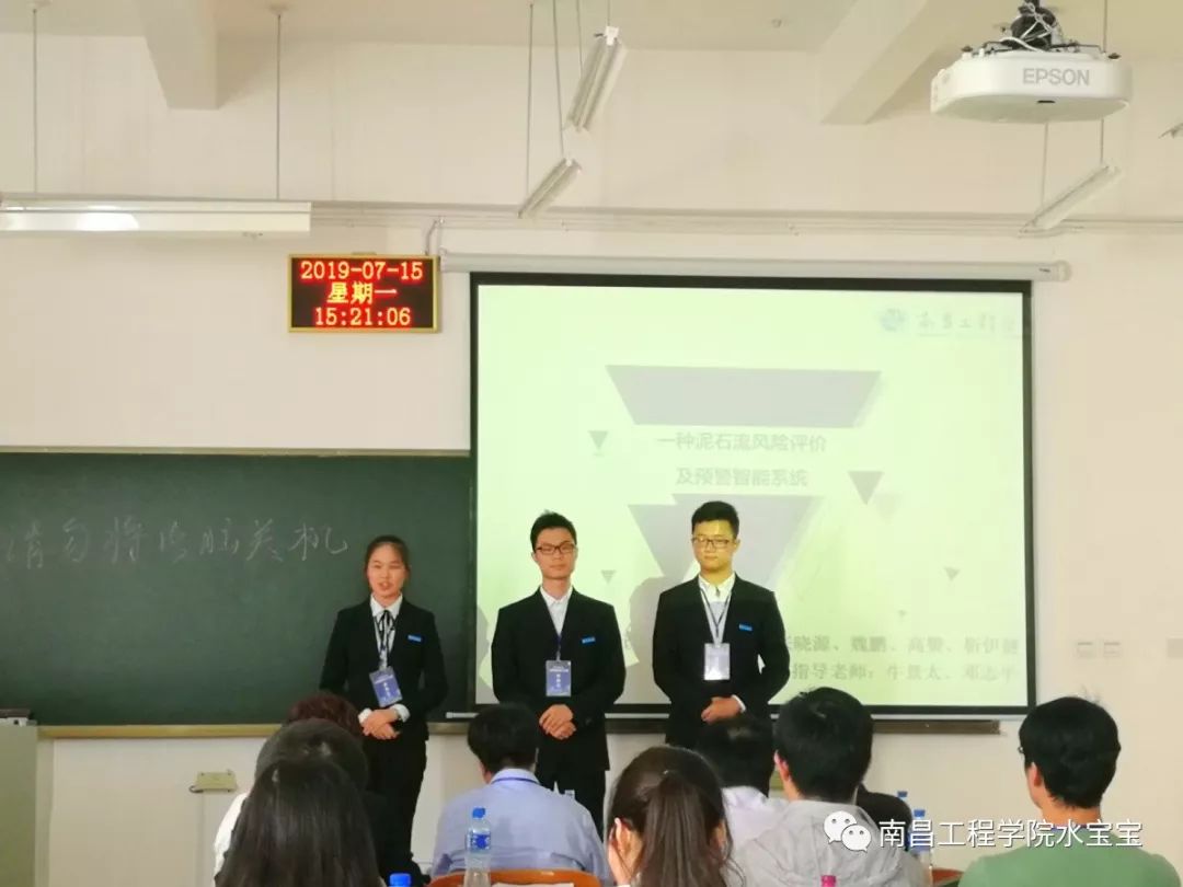 参赛师生并合影留念指导老师:牛景太,邓志平参赛学生:孙哲劼,张晓源