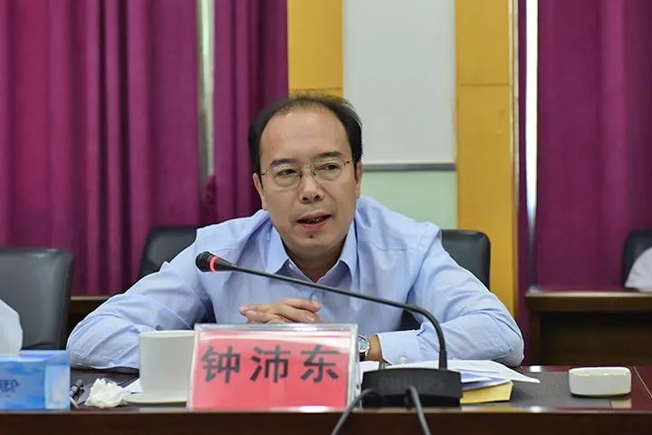 钟沛东拆除破旧泥砖房建设美丽新乳源