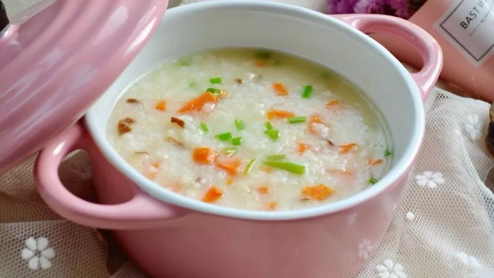 雨桐国际老花眼的预防10食方补肝肾明亮你的双眼