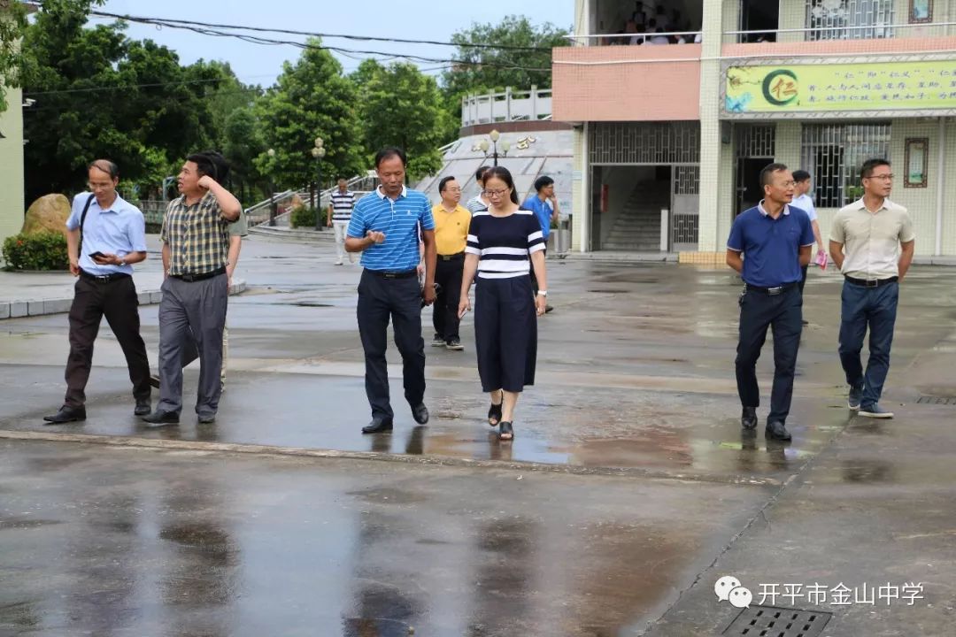 校长工作室成员一行来到台山市白沙镇三八支路口参观了台山市武溪中学