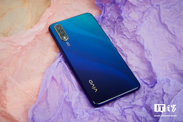 vivoy7s海风青波漾蓝上手图赏千元机颜值新风