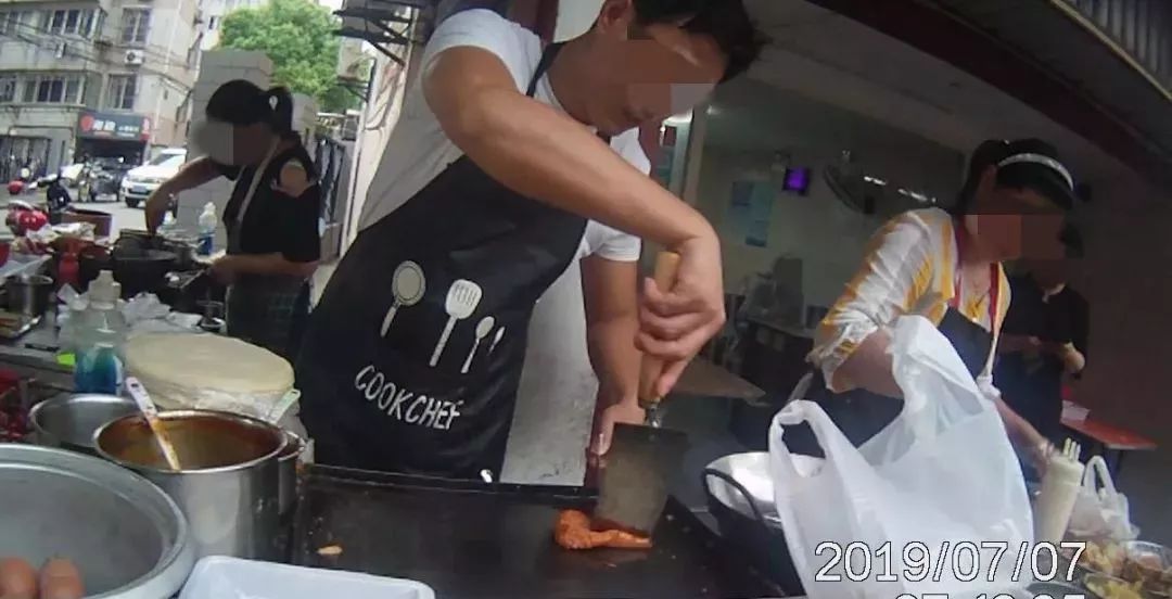 抗拒市容管理点燃了钢瓶启东一鸡蛋饼摊摊主被行拘