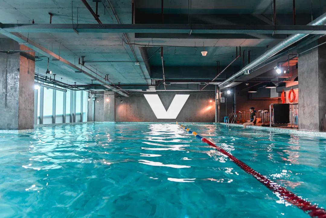 天河zuì大健身房自带滑雪场玻璃泳池7200㎡健身区