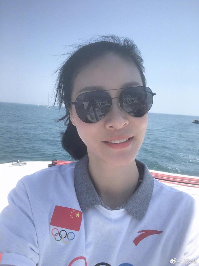 38岁赵蕊蕊近照:大长腿很抢镜,至今仍单身,常人难满足择偶标准_中国