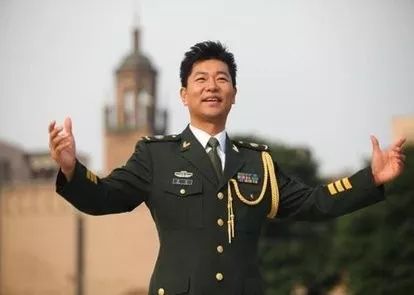 著名男高音歌唱家,中國人民解放軍第二炮兵文工團歌唱演員.