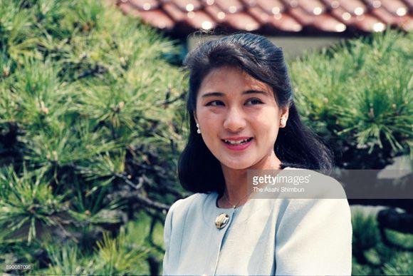 原创日本新皇后雅子年轻旧照清新美丽像极了电影演员