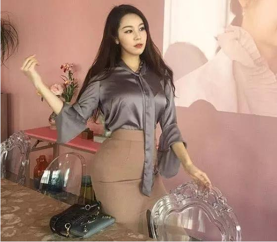 胸围 99cm,臀围 92cm