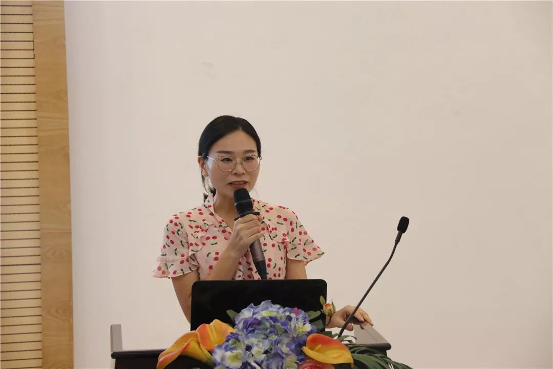 六年级的代晓霞老师,为我们做出了很好的表率!