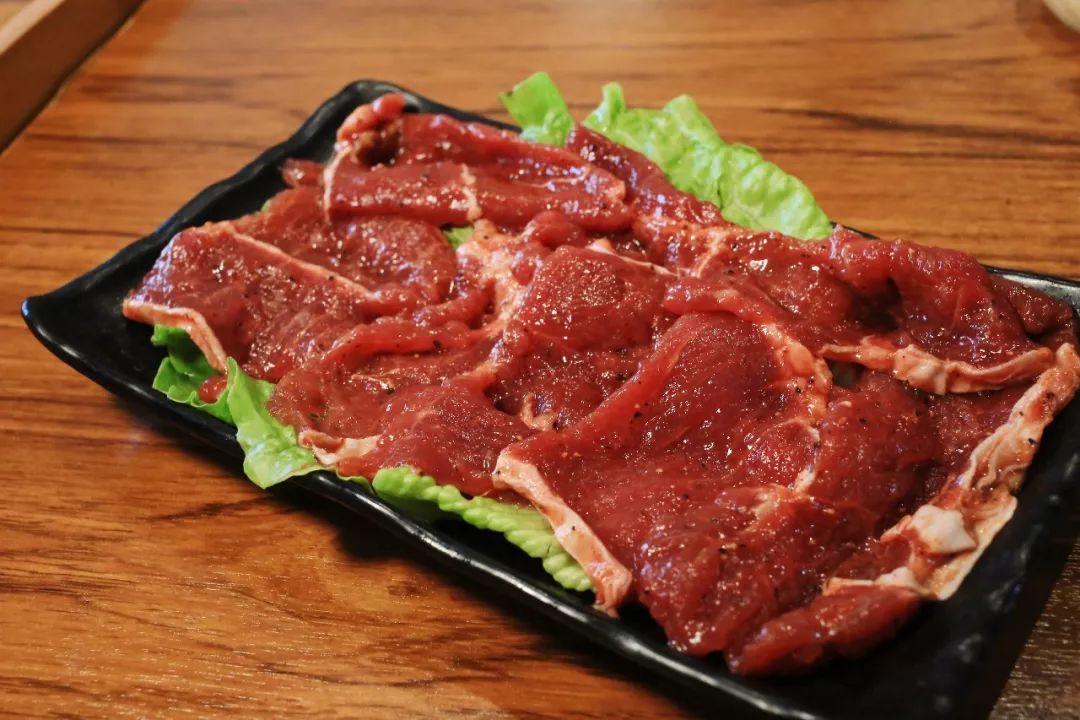 悄悄崛起的瓦片烤肉,猎奇指数五颗星,10 道霸屏鲜肉,满足你对肉欲的