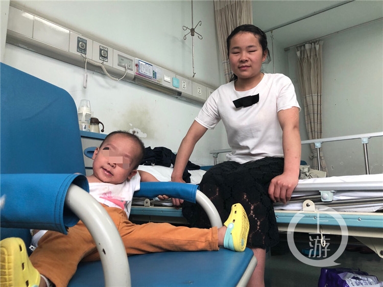 妈妈双目失明 一岁多的儿子长了双要命的"猫眼"