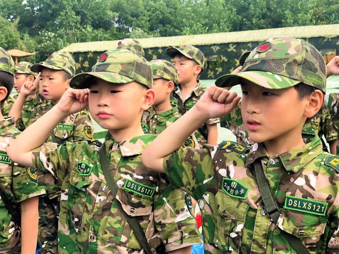 (练习紧急集合)集体熄灯前,来一波睡姿大杂烩吧小小童子军之军令如山