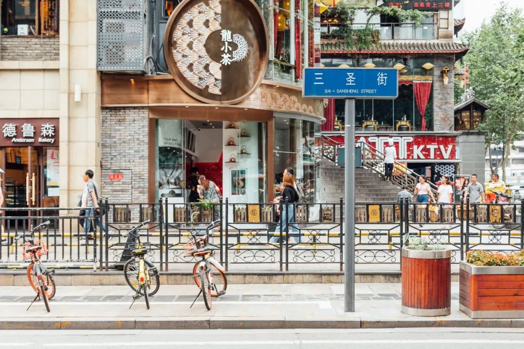 离太古里700m的两条老街,藏着成都生活的ab面!_三圣街