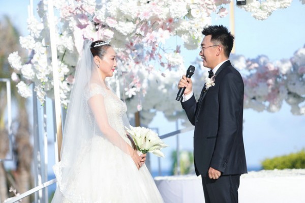 田亮何洁纷纷曝李波儿恨嫁官宣喜讯节目直播婚礼现场