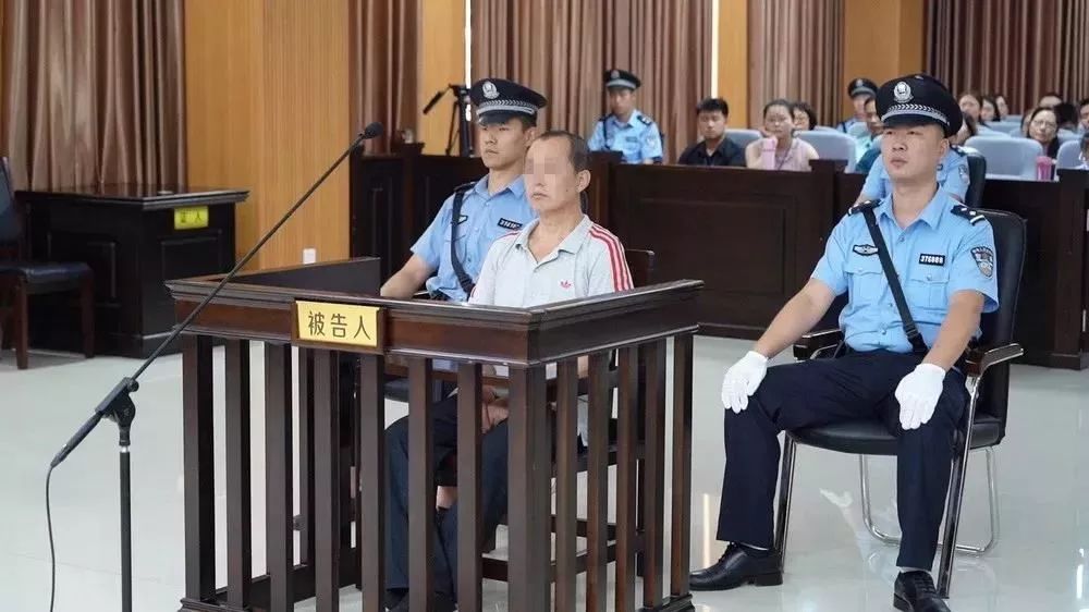 26日17时50分许,在汶上县广场路万得福超市门口附近,被告人孙宝顺无证