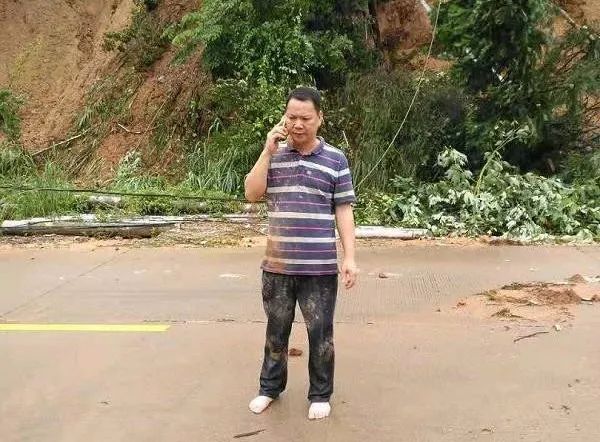 龙川县这个男人打赤脚救出11条人命!_刘伟权