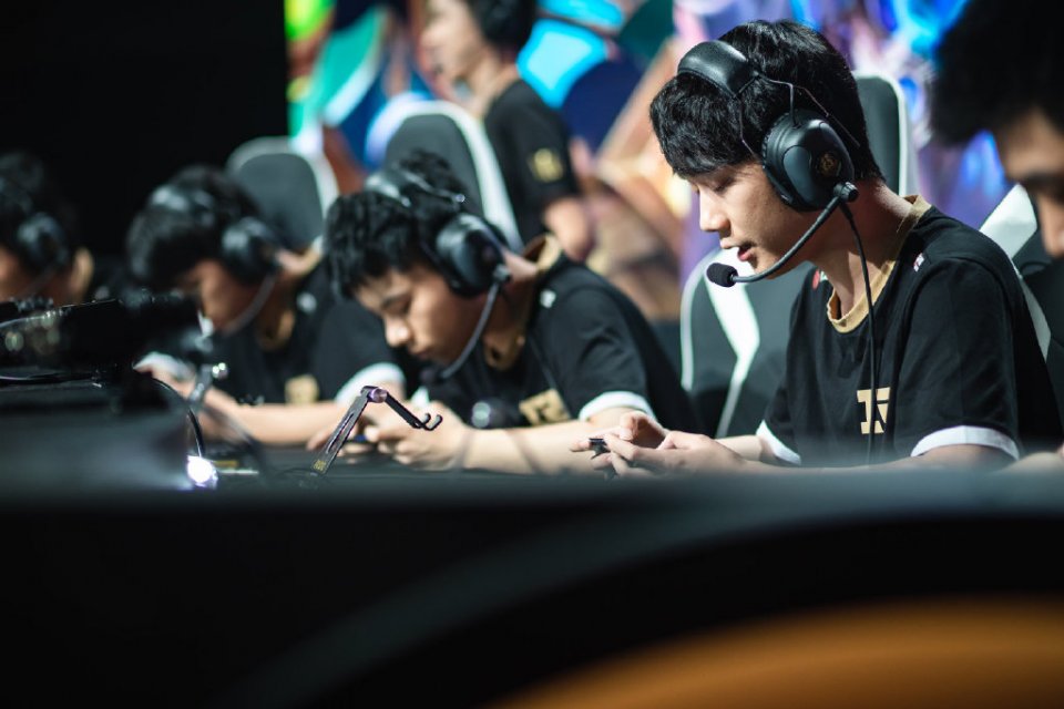 rngm世冠杯形势严峻 连遭kpl战队吊打 淘汰赛或将一轮游