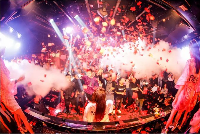 小tips:/成都逛酒吧小指南/space clubdance club地址:猛追湾街339