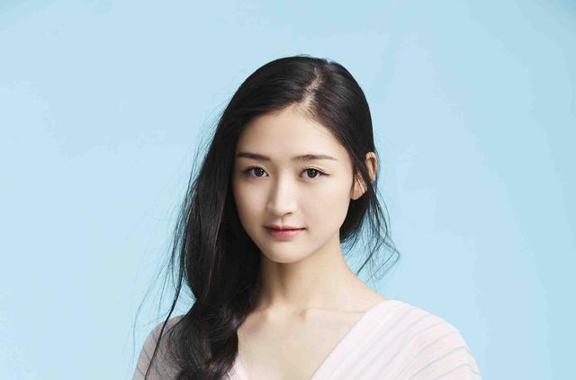 在《带着爸爸去留学》中孔琳饰演朱露莎的母亲,当时的这个角色遭到了