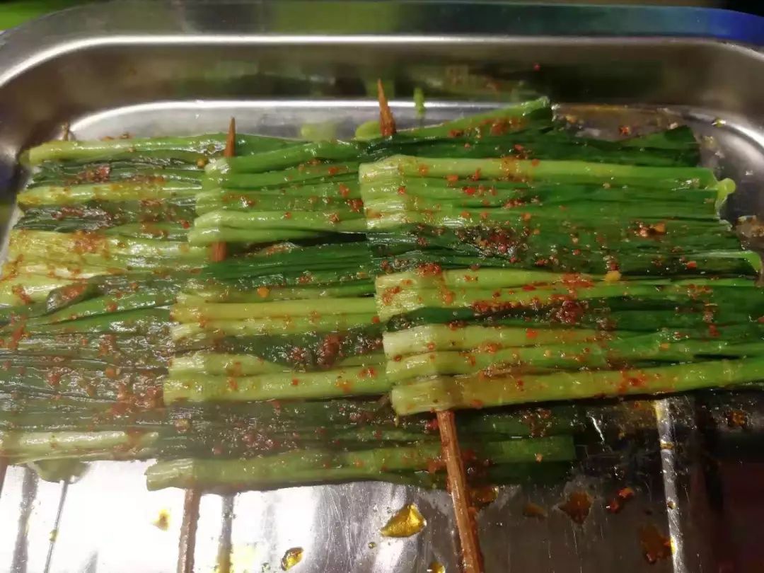 素菜也是烧烤中不可缺少的一部分没有素菜的烧烤是不完整的超多种类的