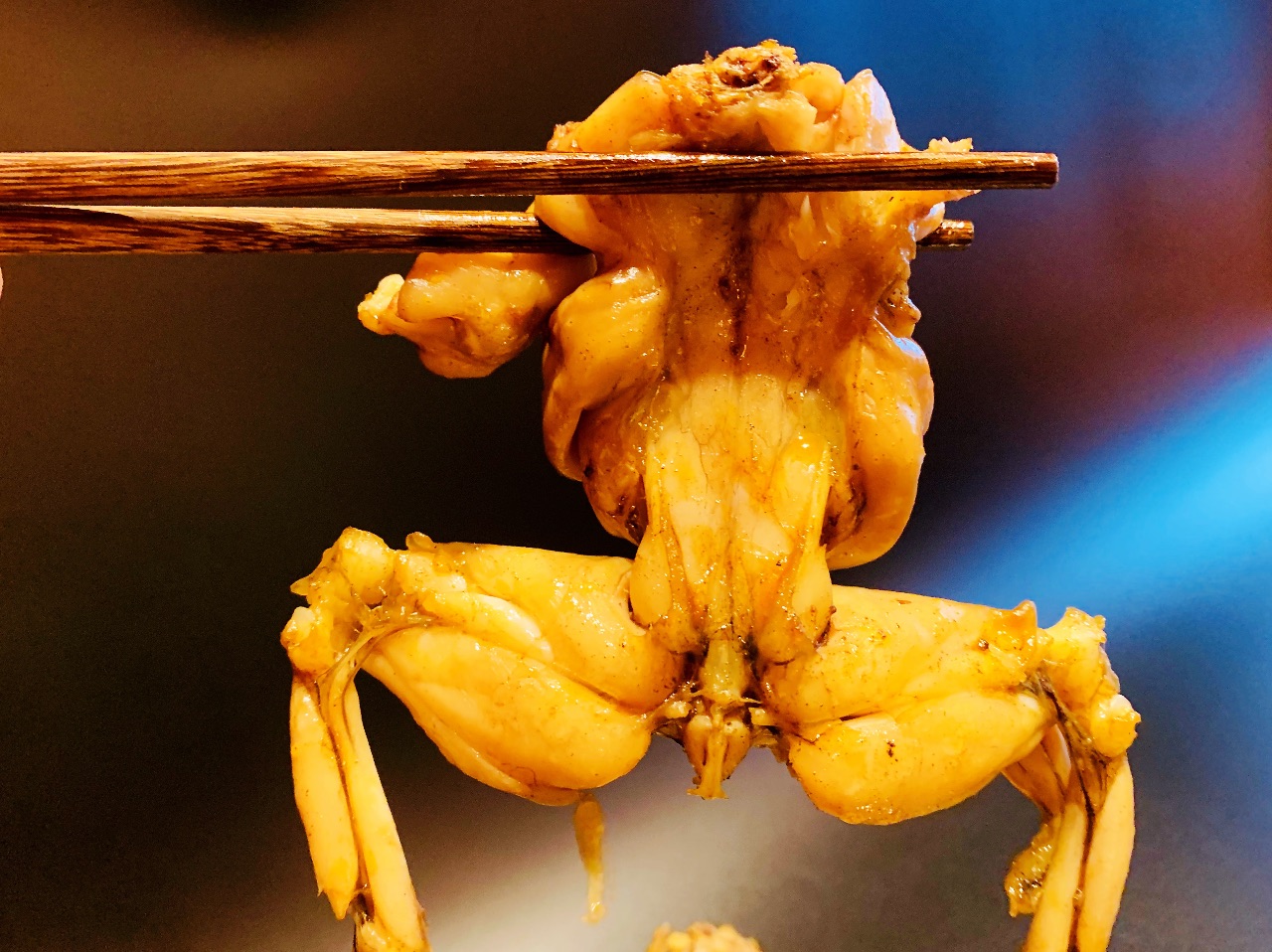 卤牛蛙,选取福建上好牛蛙进行卤制,xxxl号的健美牛蛙, 属头牌美味,个