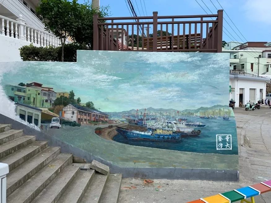 实践路上墙绘扮靓海岛我们又来了
