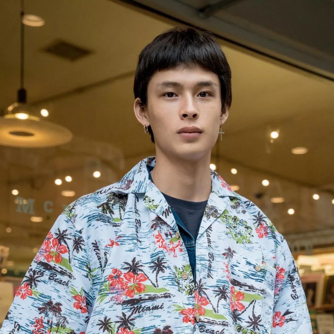 金大川花了近四年时间才成为了the hot list,而杨昊当模特两个季度就