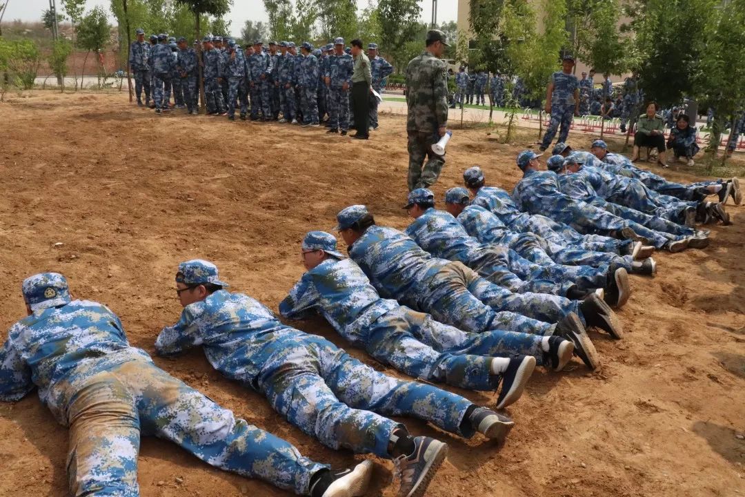 军训回顾军姿匍匐持枪拉练你最爱哪一款